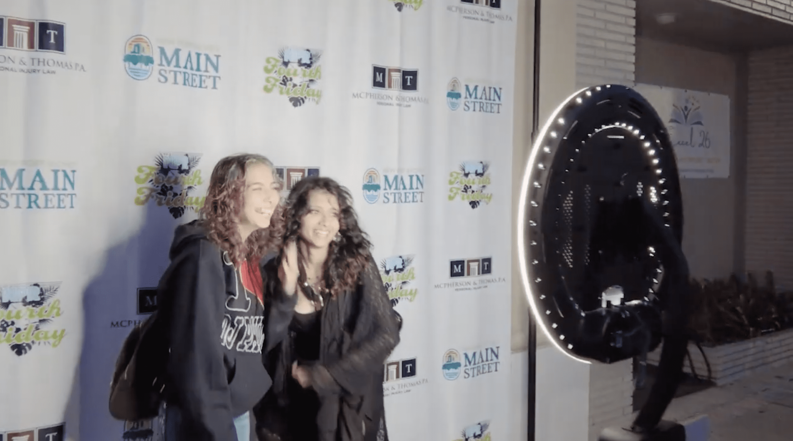 Featured Image for Post: Downtown Heats Up at the First-Ever Best Downtown Wing Contest